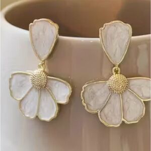 Elegant Gold and White Floral Earrings
